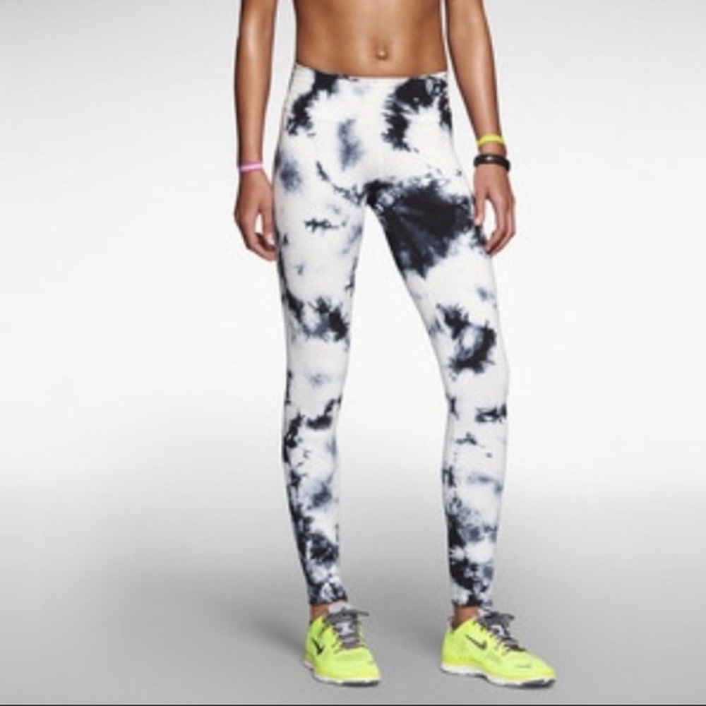 Nike Dri-Fit Legendary Marble Tie Dye Leggings Medium Black & White